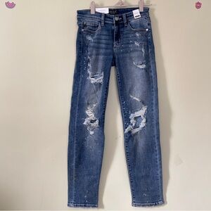 Judy Blue NWT Mid rise Boyfriend Fit Distressed Jeans